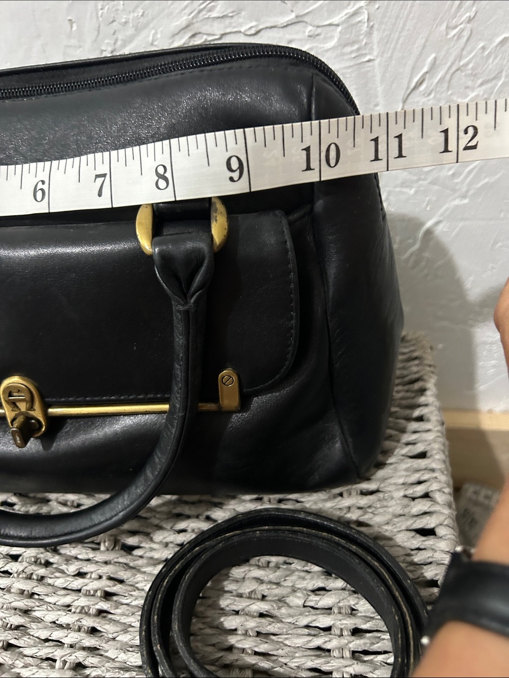 Vintage Etienne Aigner Black Leather Satchel Bag. - Picture 4 of 4